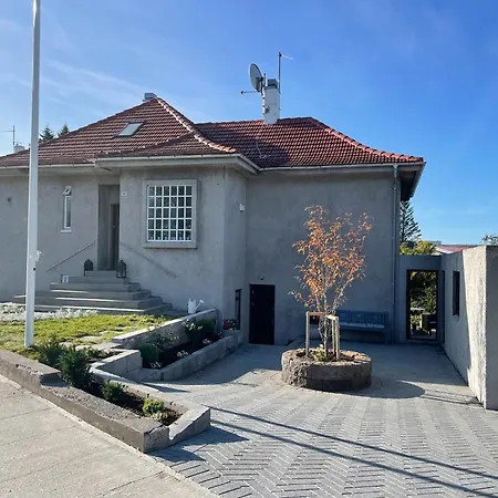 Casa Disa - Dreams, A Boutique In City's Park And Botanical Garden In Laugardalur, Hot-spring-valley Alloggio in famiglia Reykjavík